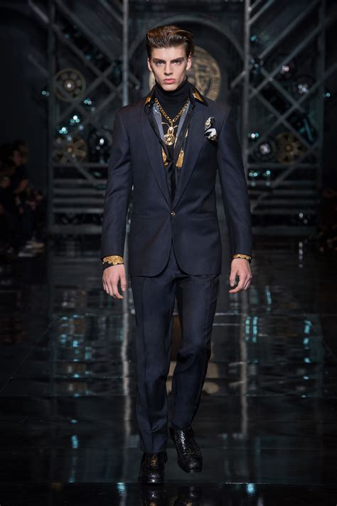 marsupio versace uomo estate 2019|Versace Menswear Fashion Show Autumn Winter .